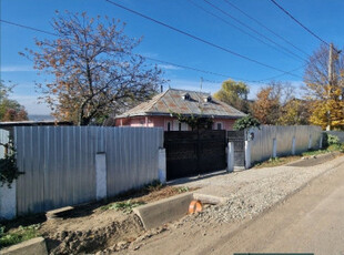 Casa locuibila + teren Bacau, com.Saucesti, loc Siretu