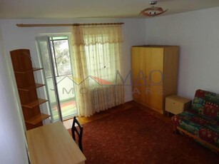 Dambu Pietros - Vanzare apartament 3 camere - Str. Godeanu