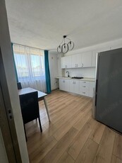 Inchiriez apartament