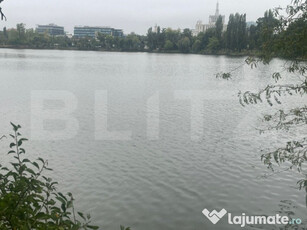 Teren generos cu deschidere largă la Lacul Băneasa, oportu