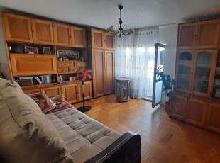 Zona ANAF (Hortensiei Serelor) ap. 4 camere, decomandat, 2 bai, etaj 2