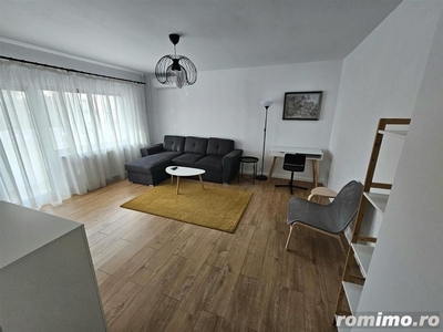 Apartament modern 2 camere 2 bai decomandat. Central