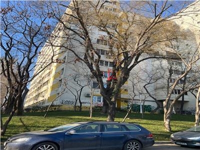 Apartament renovat recent, metrou OBOR 7 min distanta