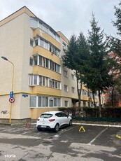 Închiriez garsoniera în bloc cu apartamente