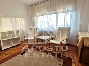 Apartament 3 camere, decomandat, zona Modern