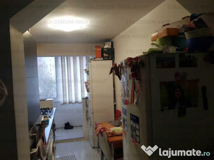 Apartament cu 2 camere, decomandat - zona Noua.