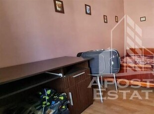 Apartament cu 3 camere, 2 bai, 2 balcoane, centrala proprie,langa Vox