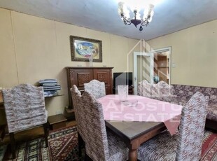 Apartament cu 3 camere, 2 bai, centrala proprie, zona Calea Lipovei