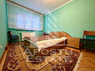 Apartament cu 3 camere, centrala proprie, situat in zona Sagului