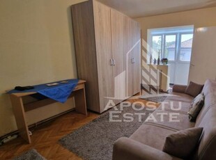 Apartament cu 3 camere, centrala proprie, zona Dacia