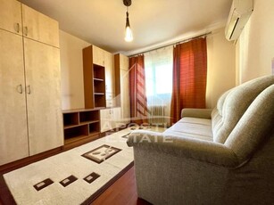 Apartament cu 3 camere, decomandat, zona Girocului