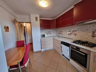 Apartament cu 3 camere, decomandat, zona Nicolina