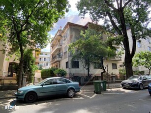 Apartament cu 3 camere în vilă, de închiriat, în zona Capitale