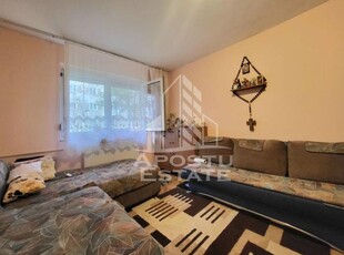 Apartament cu 3 camere, parter, zona Dacia