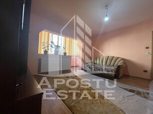 Apartament cu 3 camere, semidecomandat, etaj intermediar