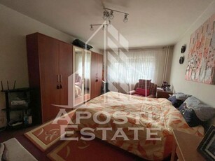 Apartament cu 3 camere si 2 bai, zona Aradului