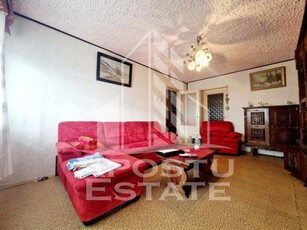 Apartament cu 3 camere,decomandat,98 mp,etaj intermediar,Aradul Nou