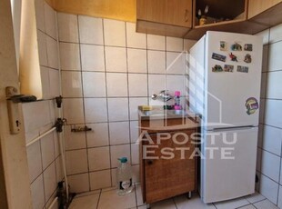 Apartament cu o camera, etaj intermediar, zona Lipovei