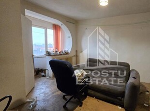 Apartament cu o camera ideal pentru investitie, zona Circumvalatiunii