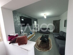 Apartament de vanzare recent renovat 2 camere beci de depozitare