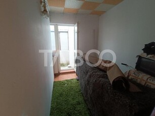 Apartament decomandat 2 camere 1 baie 49 mp utili balcon Sebes Alba