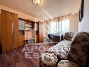 Apartament decomandat cu 3 camere, centrala proprie, zona Sagului