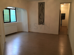 Apartament in vila-SPATIU COMERCIAL 3 CAMERE