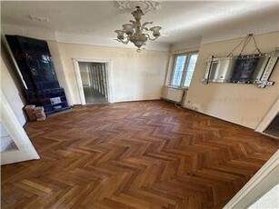 Apartament in vila UniriiCalea Calarasilor, etaj 2/3 , fara risc seismic, 120mp utili, amplasare exceptionala