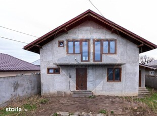 Casă / Vilă cu 5 camere de vânzare, strada George Enescu, zona Tache