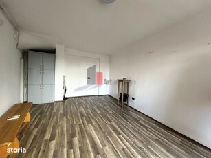 Închiriez apartament