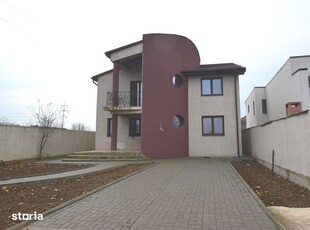 Apartament decomandat cu 4 camere de vânzare în loc. Vladimirescu