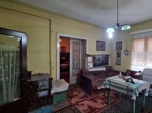 Casa Saseasca SANPETRU zona Centrala ideal investitie