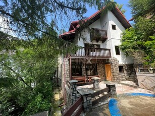 Casa Sinaia De vanzare vila 8 camere Vila propusa este o re