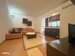 Apartament cu 3 camere, decomandat, centrala proprie, zona Lipovei