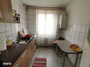 INCHIRIEZ apartament 2 camere decomandat,zona Cedonia