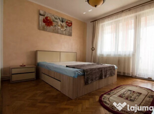 INCHIRIEZ apartament 3 camere decomandat,zona Vasile Aaron