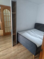 Inchiriez Apartament cu o Camera