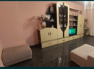 Particular inchiriez apartament 2 camere decomandat transformat in 3 camere Constanța