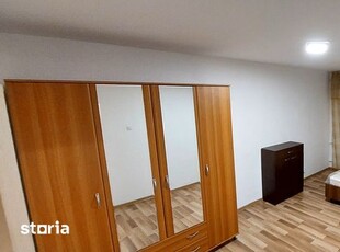 Apartament 3 camere la casa, gradina, zona centrala