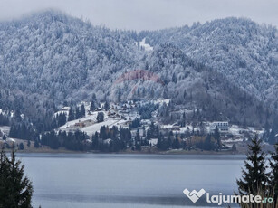 De vânzare teren intravilan cu deschidere la lac Colibița