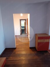 Vand apartament 3 camere P-ta Resita