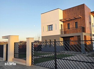 Casa 6 camere de vanzare in Floresti