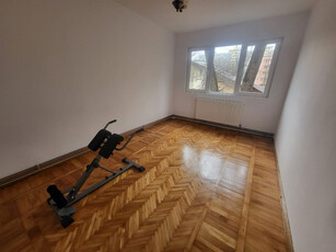 Vanzare apartament 4 camere decomandate