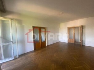 Vanzare apartament trei camere 103mp bloc 1973 Cotroceni Botanica