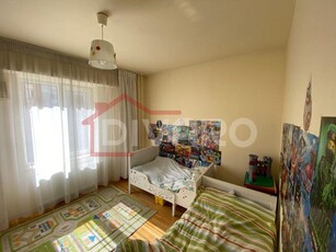 Vanzare apartament trei camere mobilat/utilat Calea Calarasilor bloc 1993