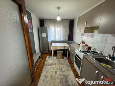 2 camere,hol patrat, logie si balcon, CT, zona centrala - li