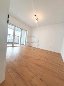 Apartament 3 camere, Bloc Tip Vila, etaj 1, zona de case, Iris