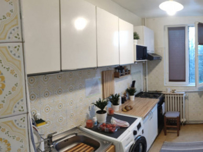 APARTAMENT 4 CAMERE, DECOMANDAT- CENTRALA SI BOXA