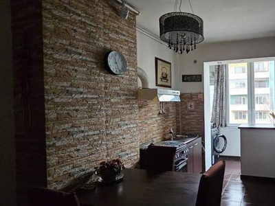 Apartament 3 camere 63 mp etajul 1, garaj, Piata Mihai Viteazu, Centru