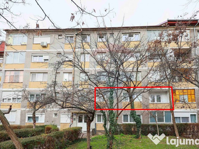 Apartament cu 3 camere de vânzare în zona Rogerius